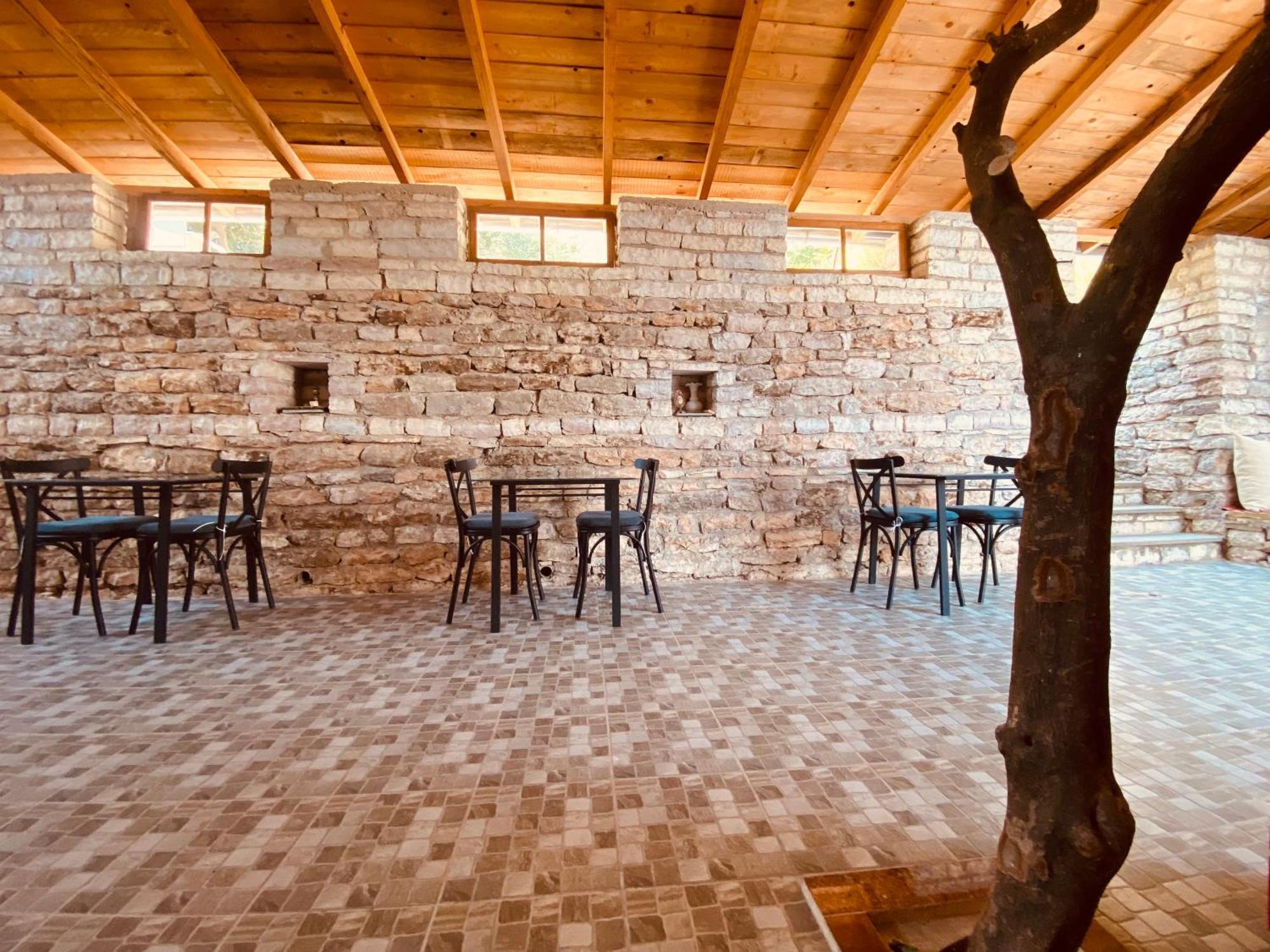 Aparthotel Eri Gjirokastër