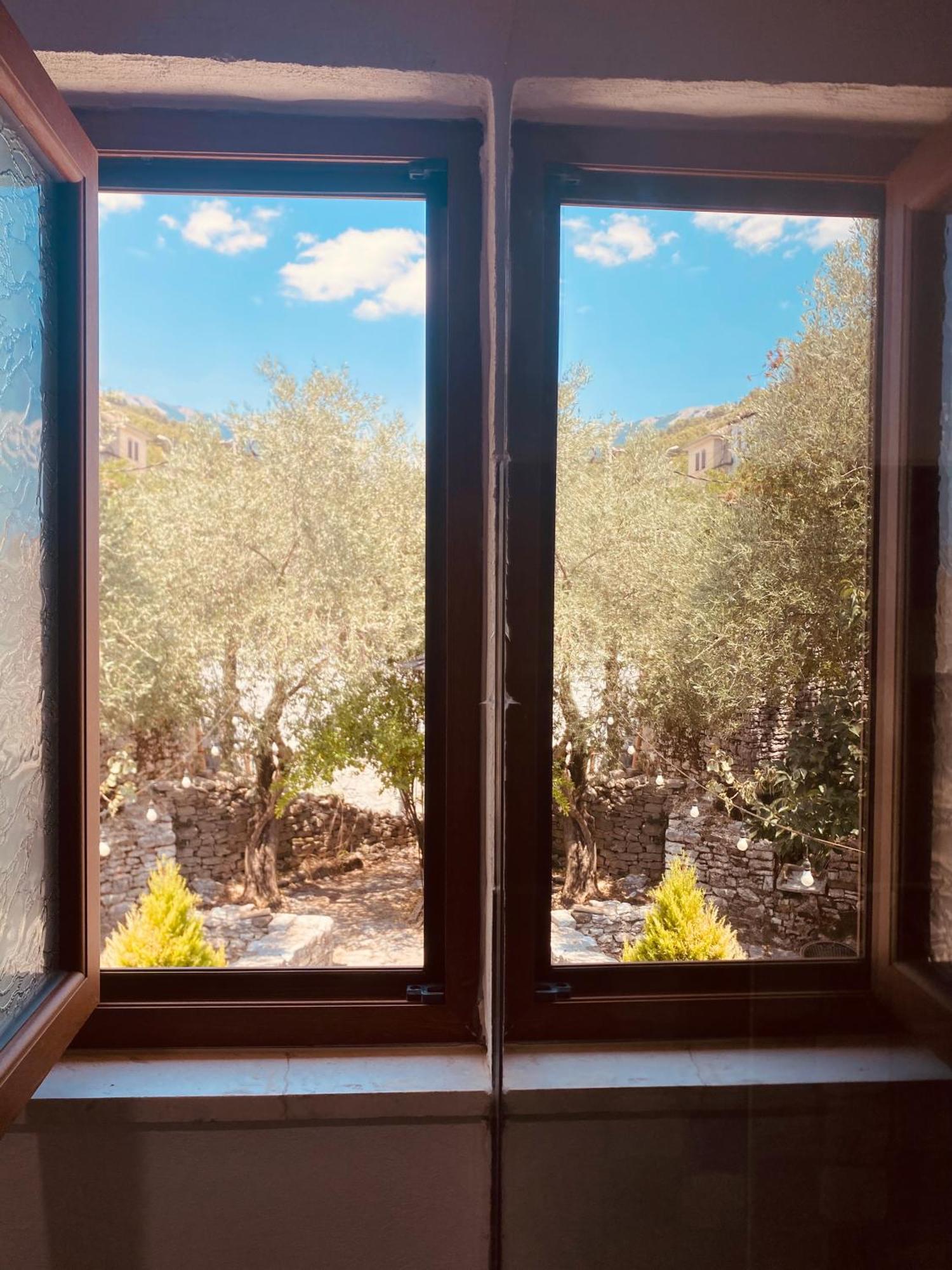 Eri Aparthotel Gjirokastër