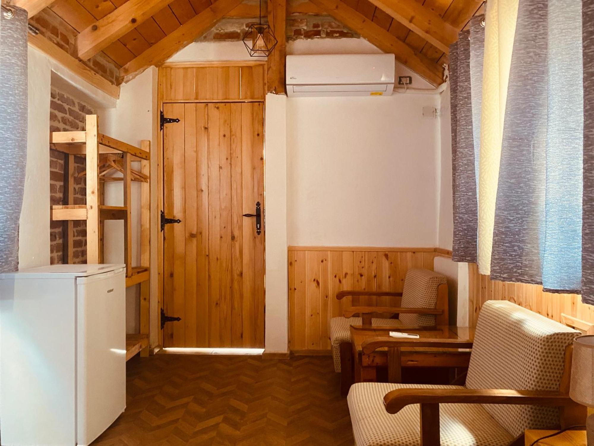 Eri Aparthotel