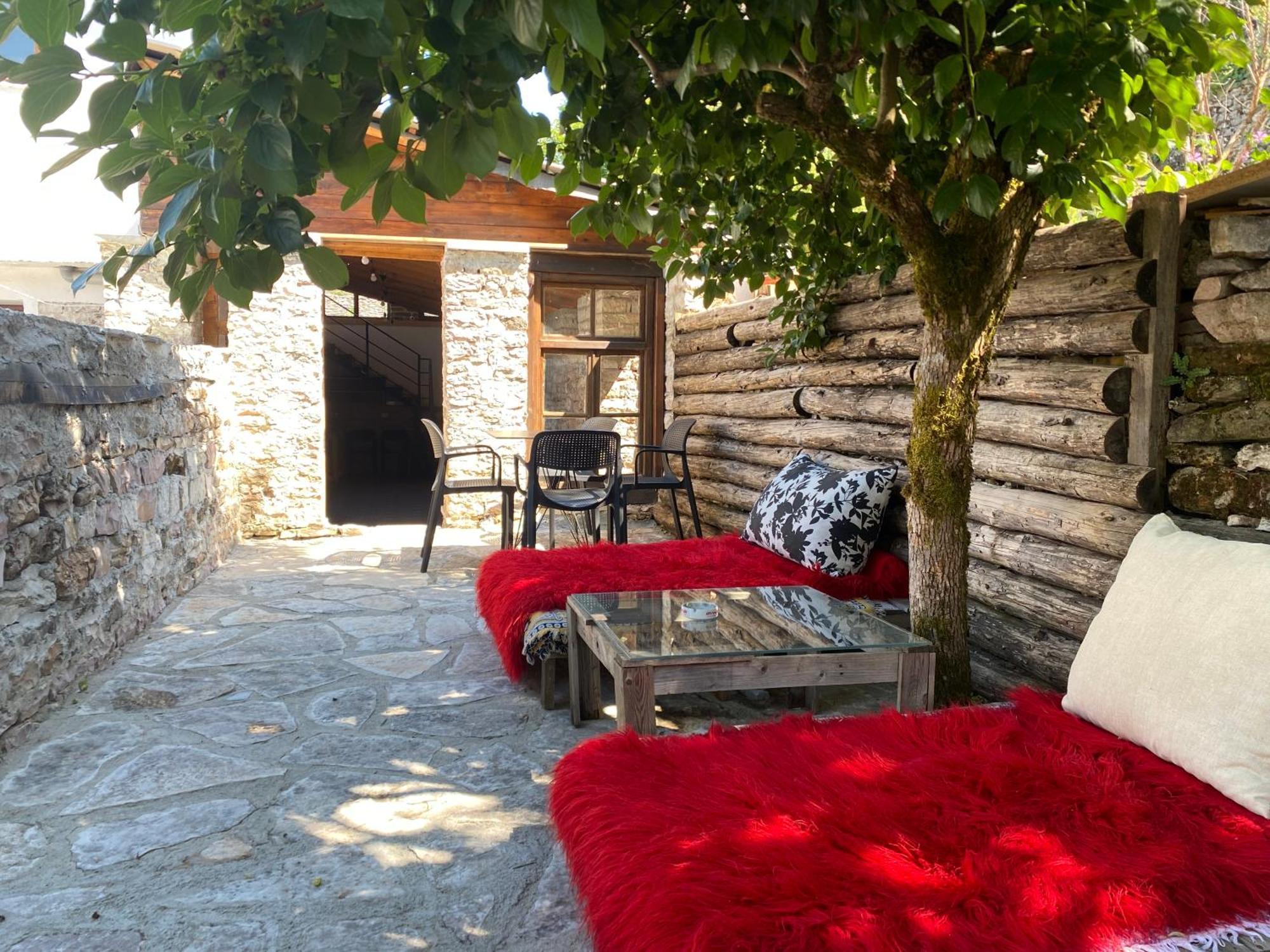 Eri Aparthotel *